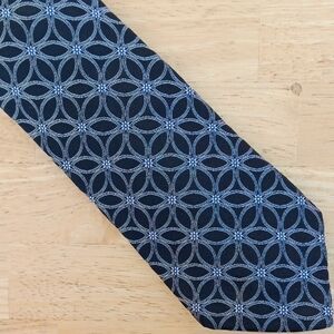 Ike Behar Black and Gray Patterned Tie